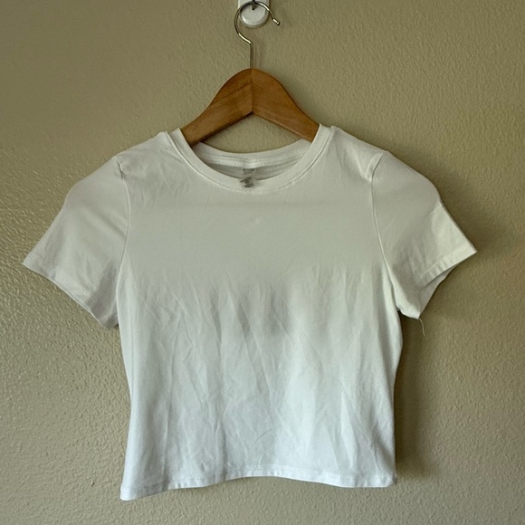 Beyond Yoga White Fitted Crop T-Shirt - Picture 2 of 6